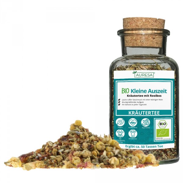 Organic herbal tea kleine Auszeit in a glass