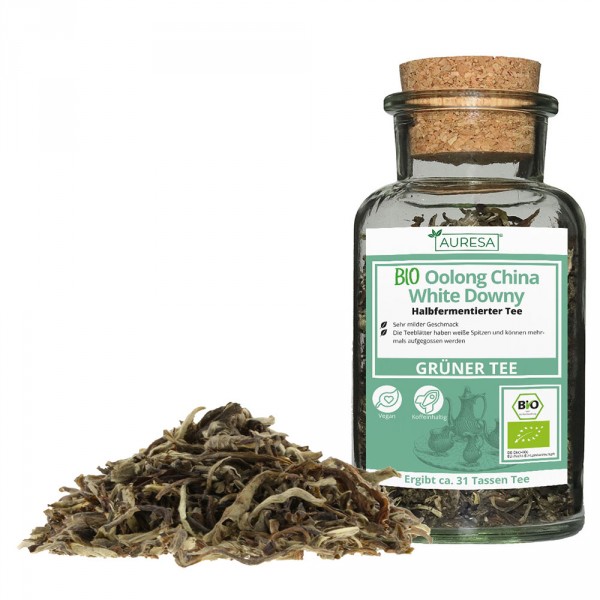 Loose tea organic Oolong China White Downy in a glass