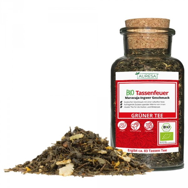 Loose green tea organic Tassenfeuer in a glass