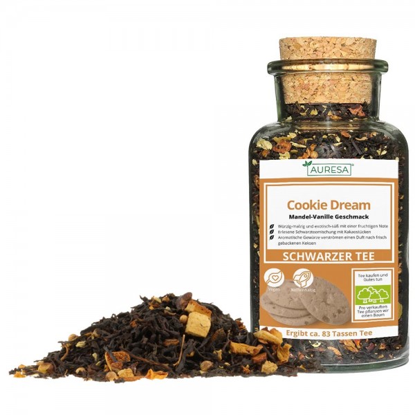 Loose black tea Cookie Dream in a glass