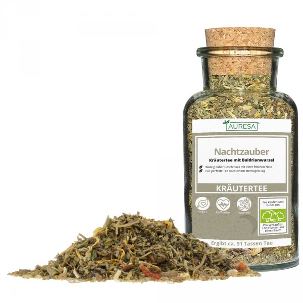 Loose herbal tea Nachtzauber in a glass