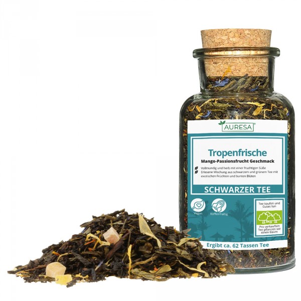 Loose black and green tea mix Tropenfrische in the glass